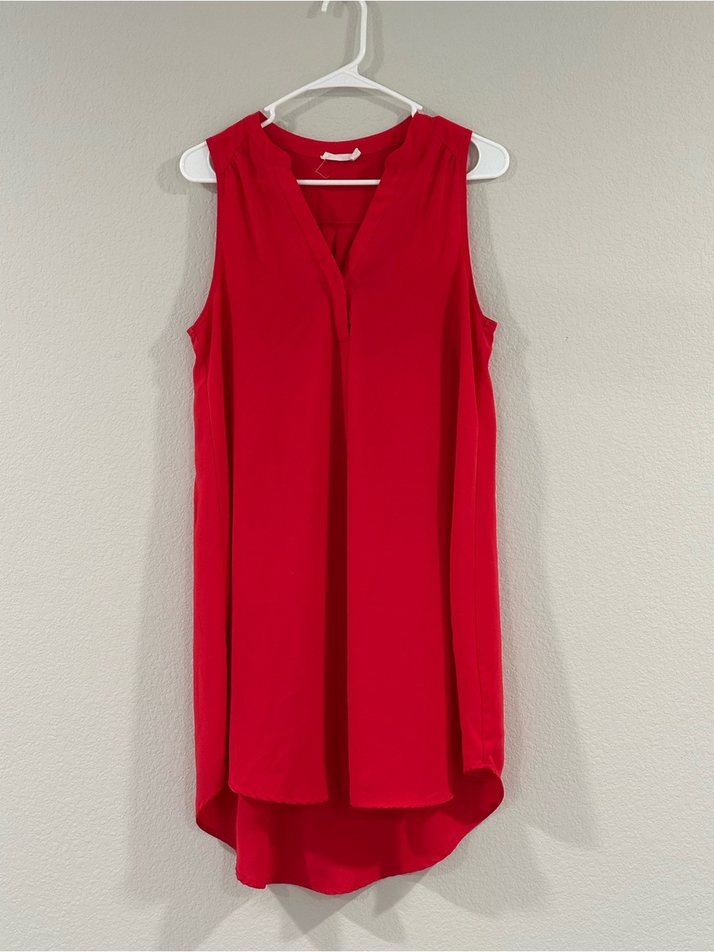 Lush Hot Pink Sleeveless Split-V High-Low Tunic. Medium